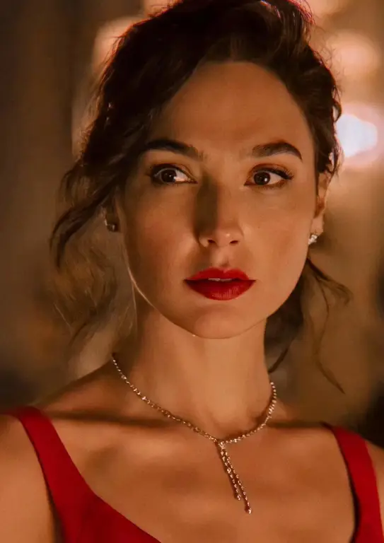Aktris Gal Gadot dalam perannya di film Red Notice Gal Gadot dalam film Red Notice
